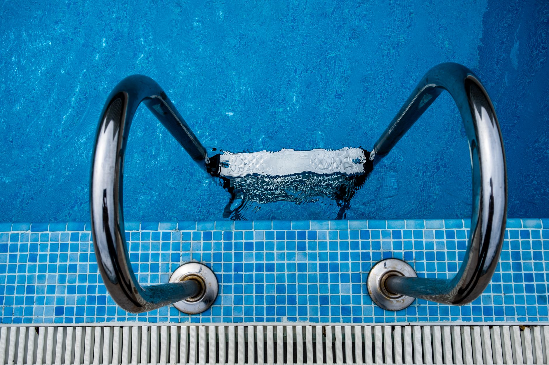 Robot Revolution Hits Pool Cleaning Market with Discounts