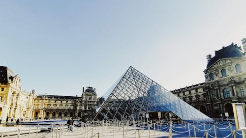 卢浮宫博物馆, 卢浮宫金字塔, 历史景点 的 免费素材图片