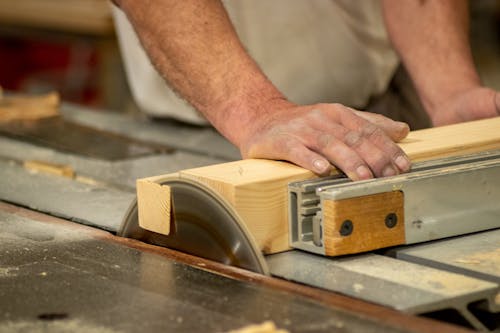 Gratis Fotos de stock gratuitas de artesanía en madera, carpintero, cortando Foto de stock