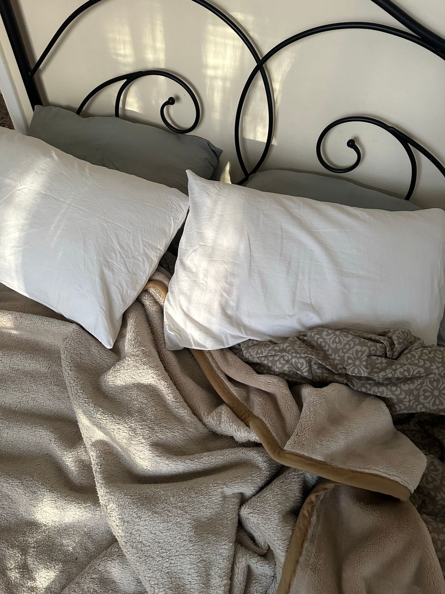 Blanket Cleaning Qurtubah – soft blankets and pillows on a bed