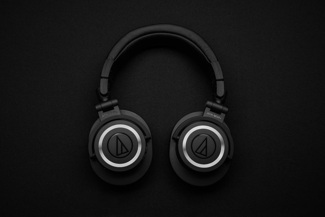 Foto Tampak Atas Headphone Nirkabel Hitam