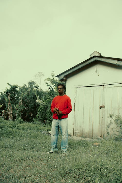 Gratis stockfoto met Afro-Amerikaanse man, hut, jeans