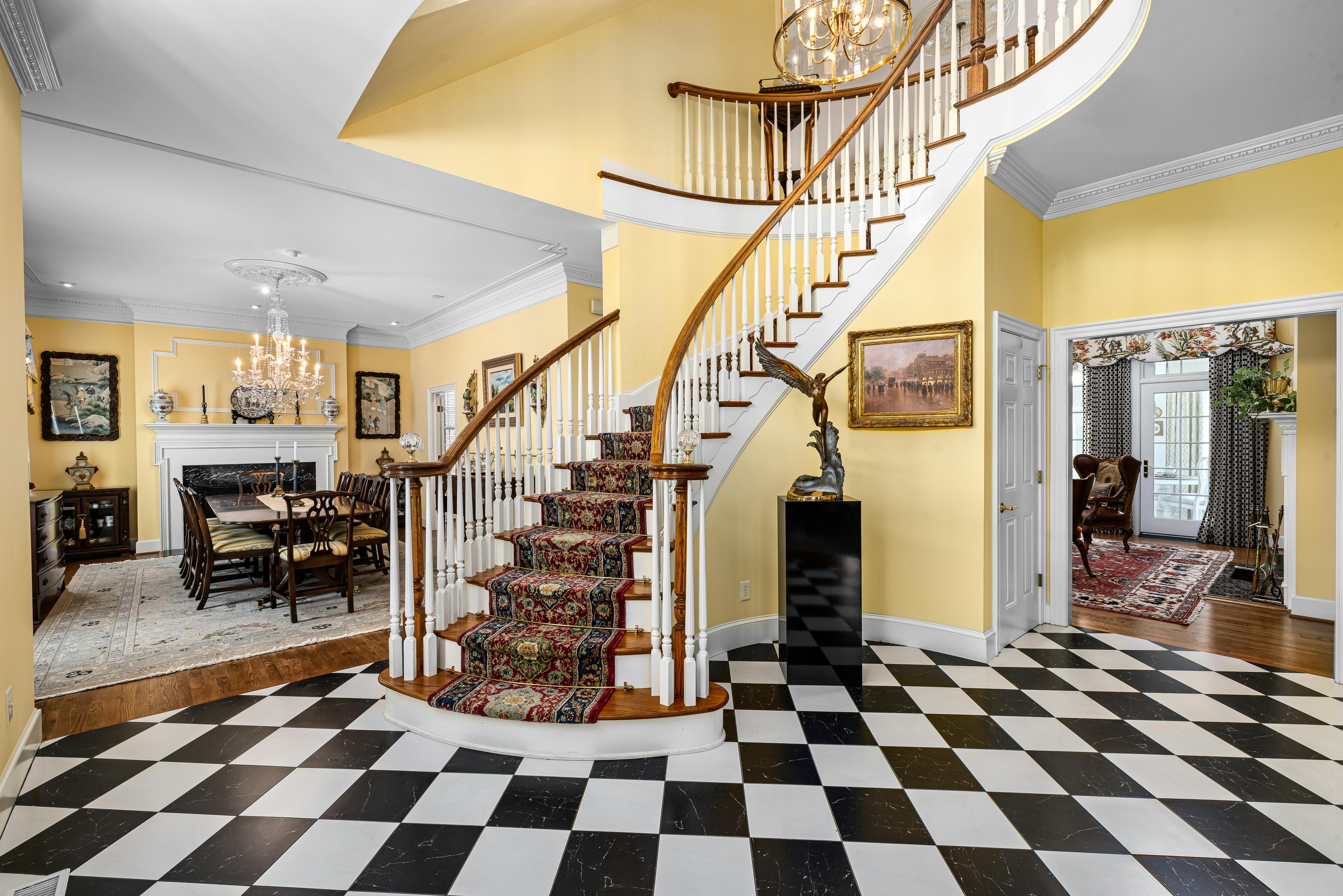 Oświetlenie LED przy schodach i we wnęce wypoczynkowej