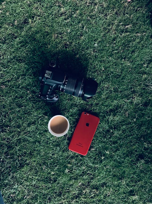 Kostenlos Kamera Neben Produkt Red Iphone 7 Stock-Foto
