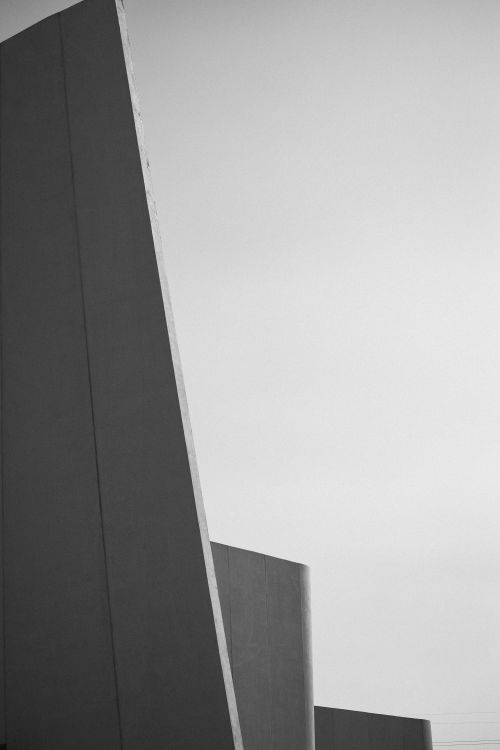 Free Striking minimalist architecture captured in a dramatic black and white composition. Stock Photo