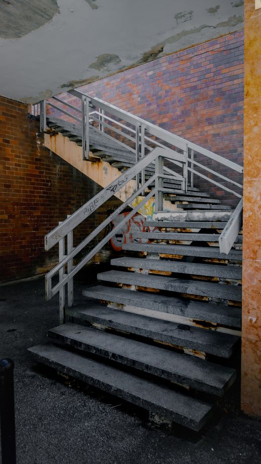 Stair rise in shadow — Lukas Kosc on Pexels