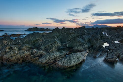 Foto Formasi Batuan Di Laut