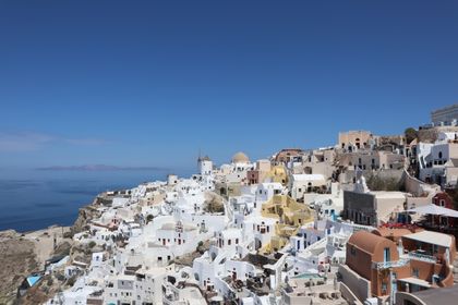 Vue de l'Acropole depuis un rooftop d'hôtel à Athènes