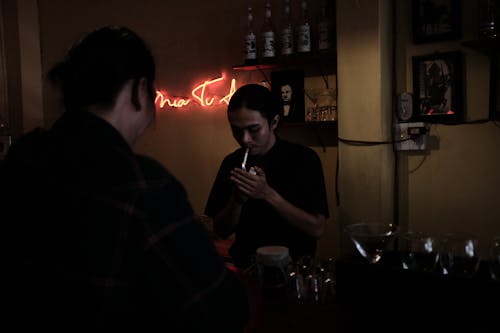 a man smoke in bar