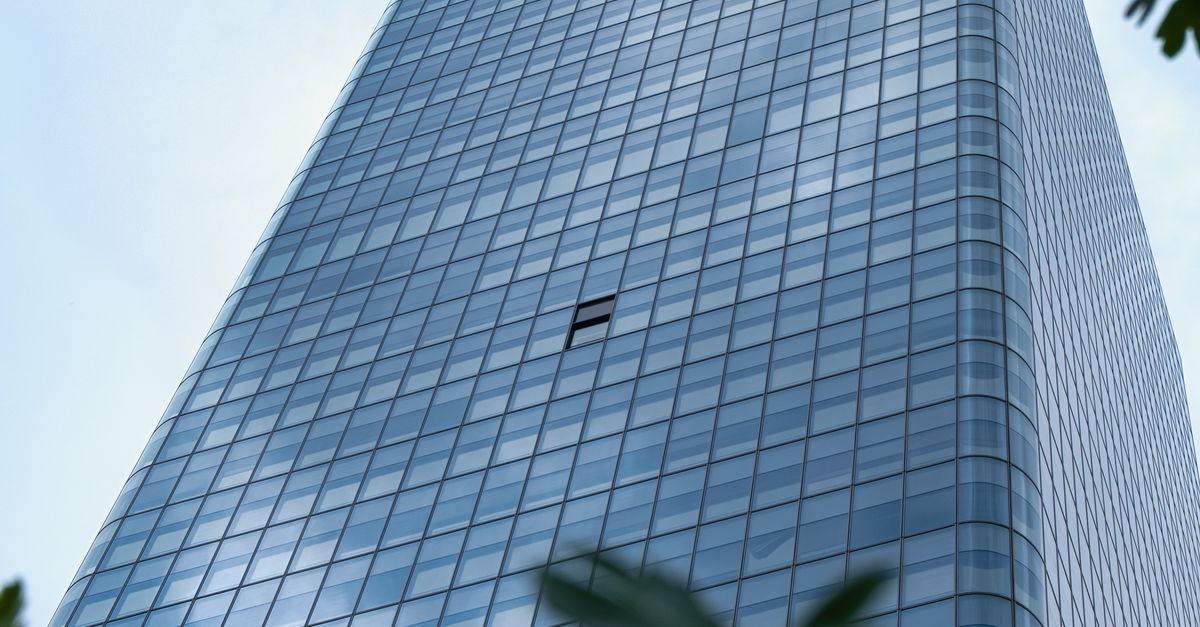Low Angle Shot of a Modern Skyscraper in City · Free Stock Photo