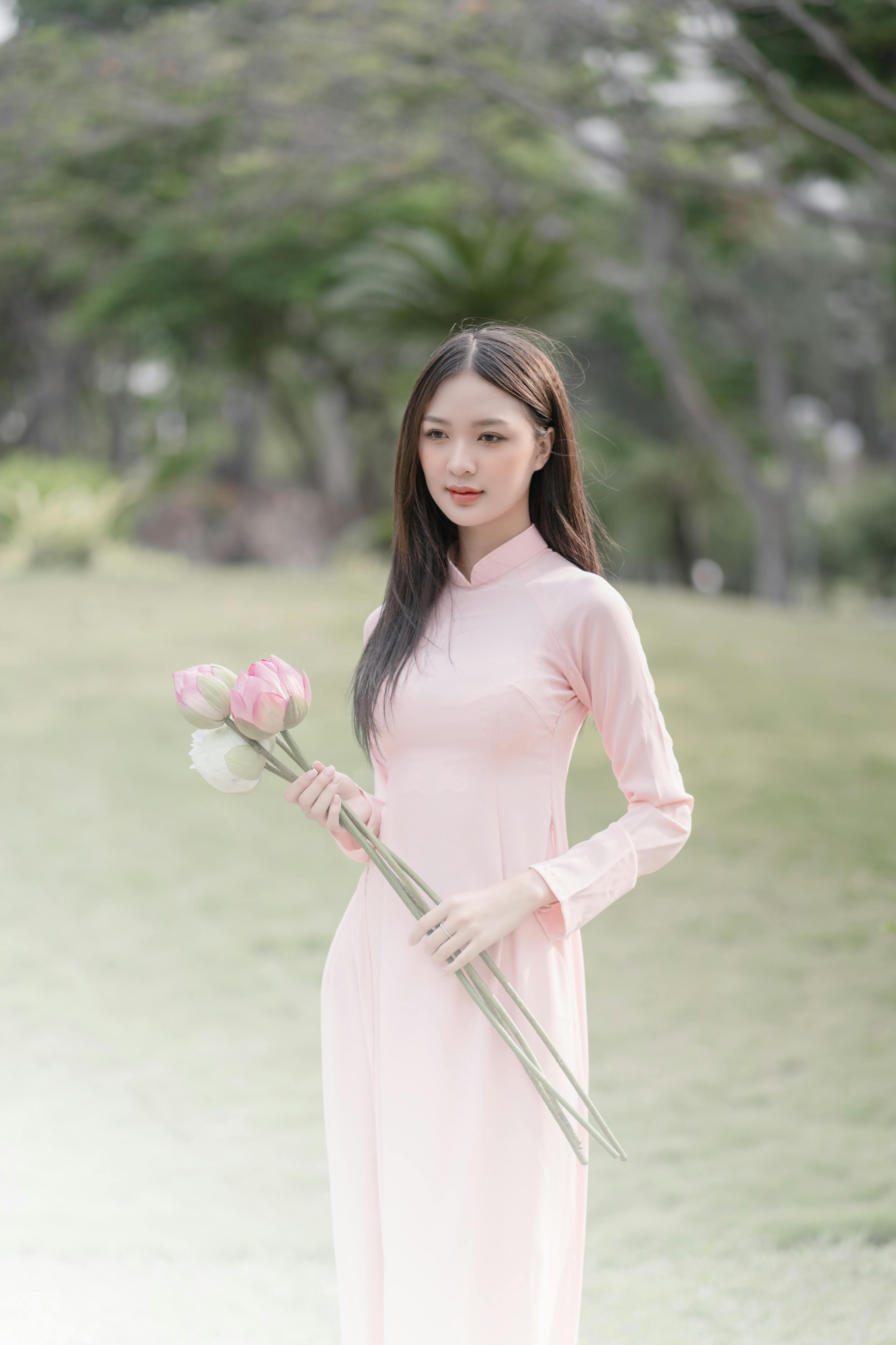 Pink dress with outlet white flowers