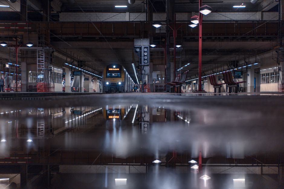 きさらぎ駅、2004年の実況スレが22年語り継がれる理由 — 『存在しない駅』の正体