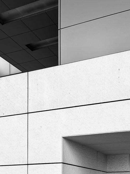 Free Minimalist geometric facade showcasing modern architecture elements in Türkiye. Stock Photo