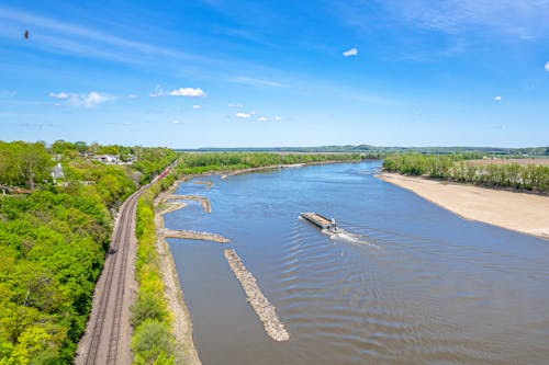 Foto profissional grátis de barcaça fluvial