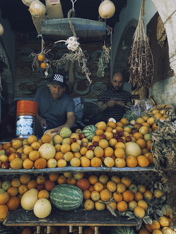 Foto stok gratis bazar, bekerja, buah