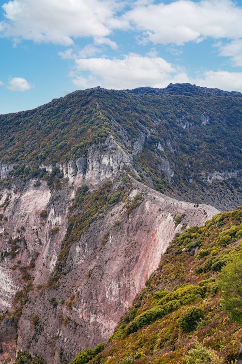 Бесплатное стоковое фото с вертикальный выстрел, гора, горный пик