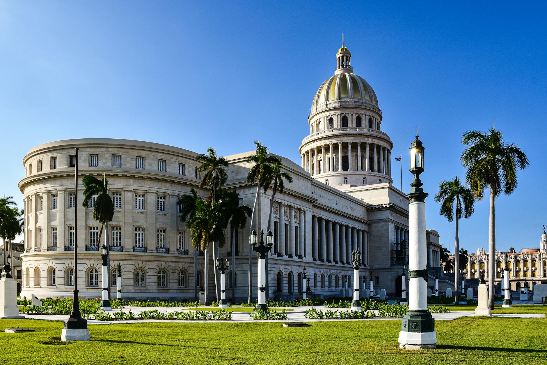 Ecuador trục xuất phái bộ Cuba trước cuộc gặp với ông Trump