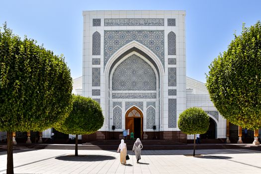 High-speed train Tashkent-Samarkand — Silk Road — Uzbekistan