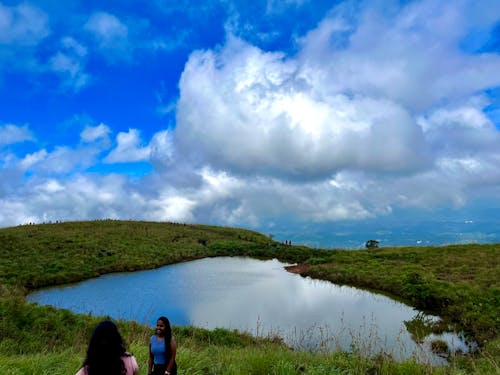 Darmowe zdjęcie z galerii z azjatyckie piękno, błękitne niebo, chmura w tle