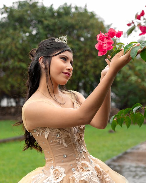 Gratis lagerfoto af blomster, brunette, elegance