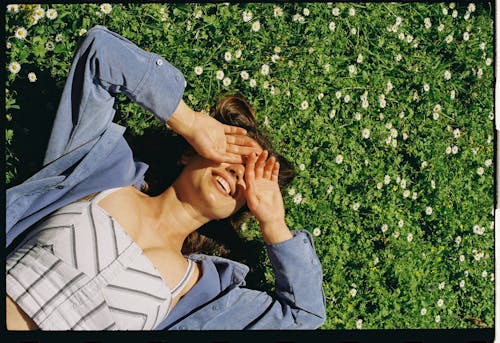 Бесплатное стоковое фото с весна, женщина, короткий топ