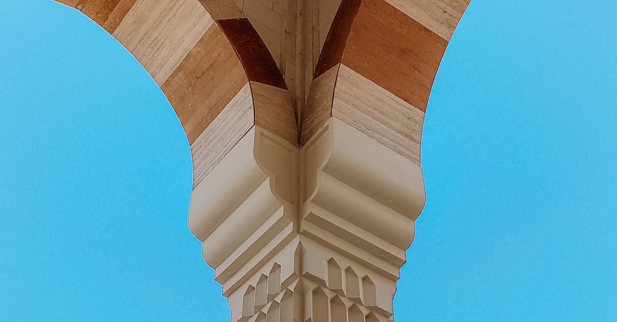 Middle Eastern Column Column in a Traditional Mosque · Free Stock Photo
