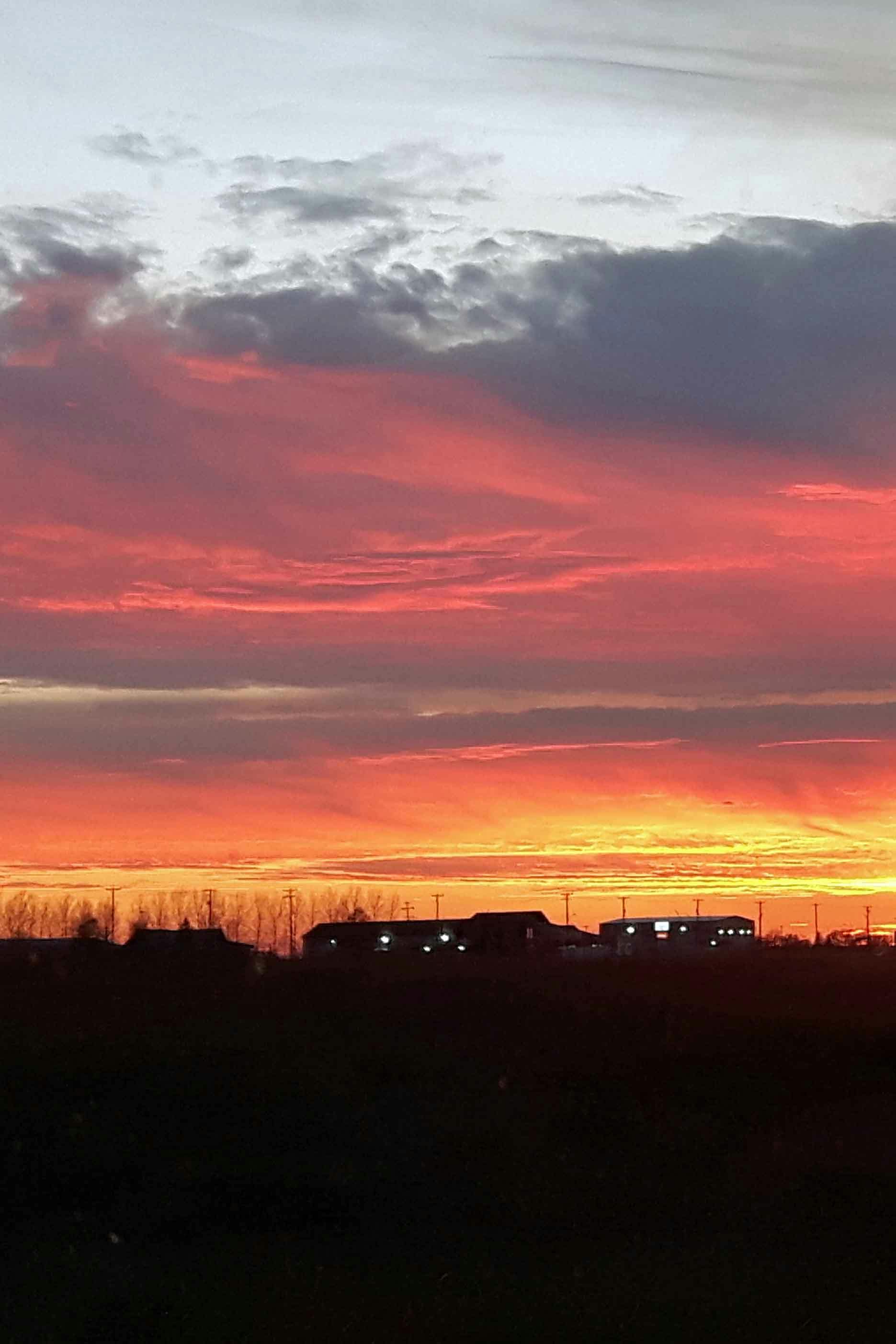 夕日 大草原の空 太陽の無料の写真素材