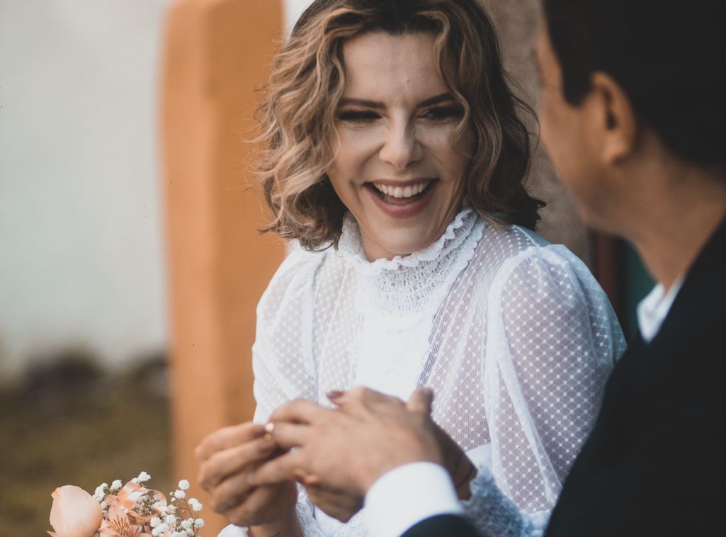 Online dating: starting a conversation on a niche platform