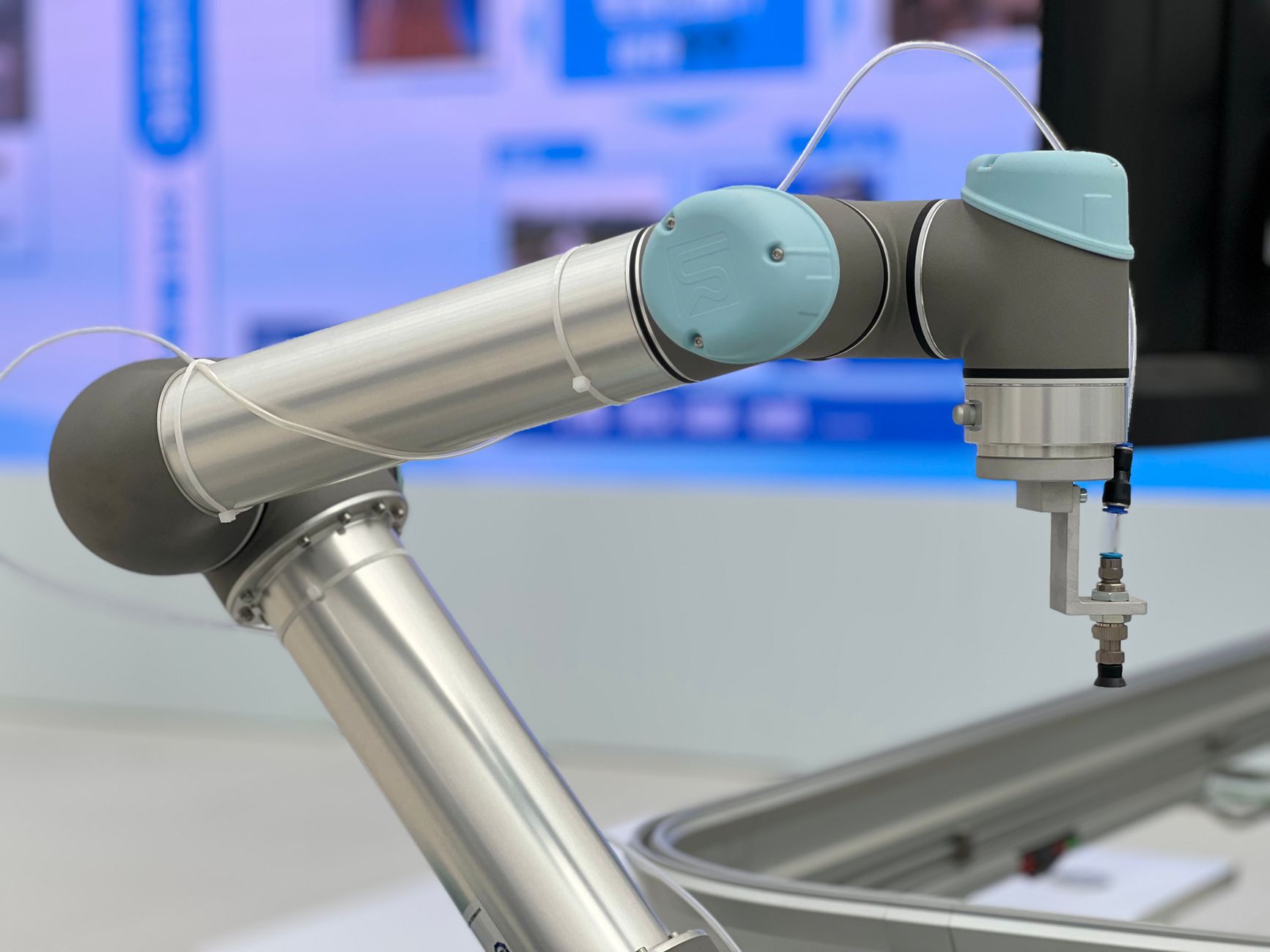 MCB opent nieuwe fabriek met zaagrobots in Valkenswaard