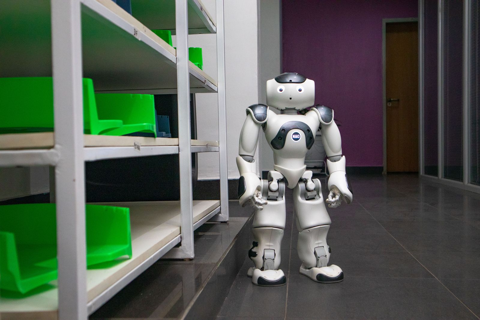 Laboratório de pesquisa em inteligência artificial com computadores e servidores