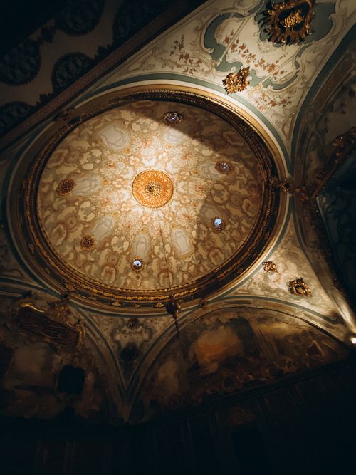 Free Ornate mosque ceiling featuring Islamic patterns and gold accents in Türkiye. Stock Photo