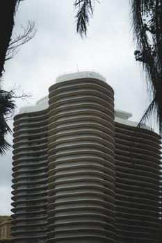 Modern architectural design of Edifício Niemeyer in Belo Horizonte, captured under cloudy skies.