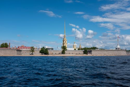 Free Scenic view of the Peter and Paul Fortress in Saint Petersburg with a tranquil Neva River foreground. Stock Photo