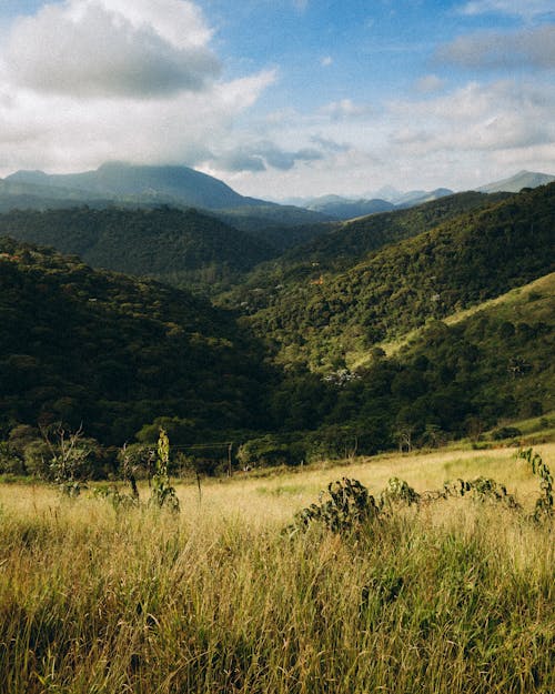 Immagine gratuita di campagna, campo, catena montuosa