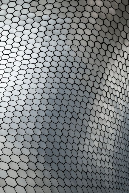 Reflective hexagonal panels on Museo Soumaya's exterior in Mexico City.