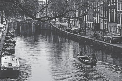 Základová fotografie zdarma na téma Amsterdam, černý a bílý, člun