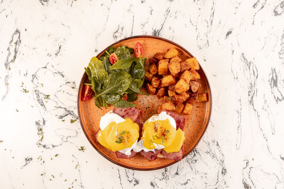 Gluten-free eggs Benedict