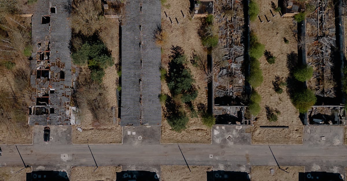 高雄國際商工校舍拆除驚傳軟腳崩塌 市府緊急勒令停工