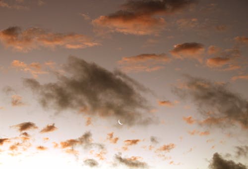 Darmowe zdjęcie z galerii z chmura, księżyc, niebo