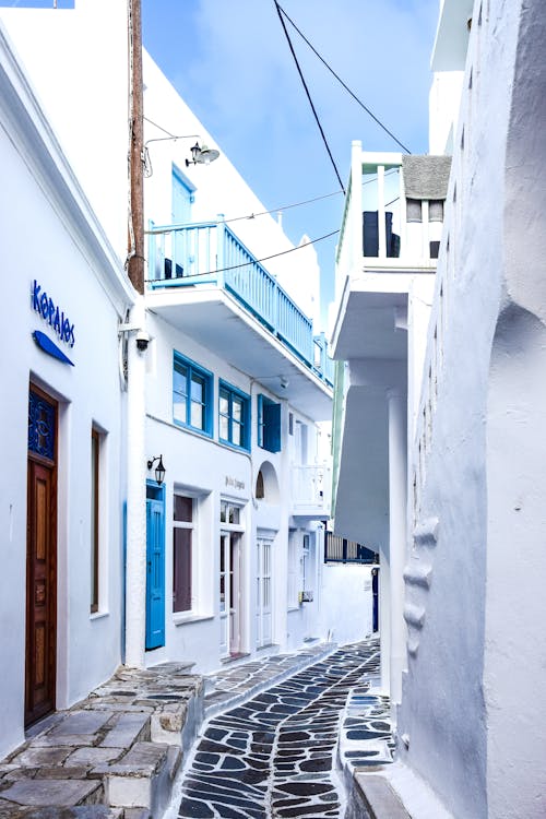 Foto d'estoc gratuïta de blanc, carrer, carreró