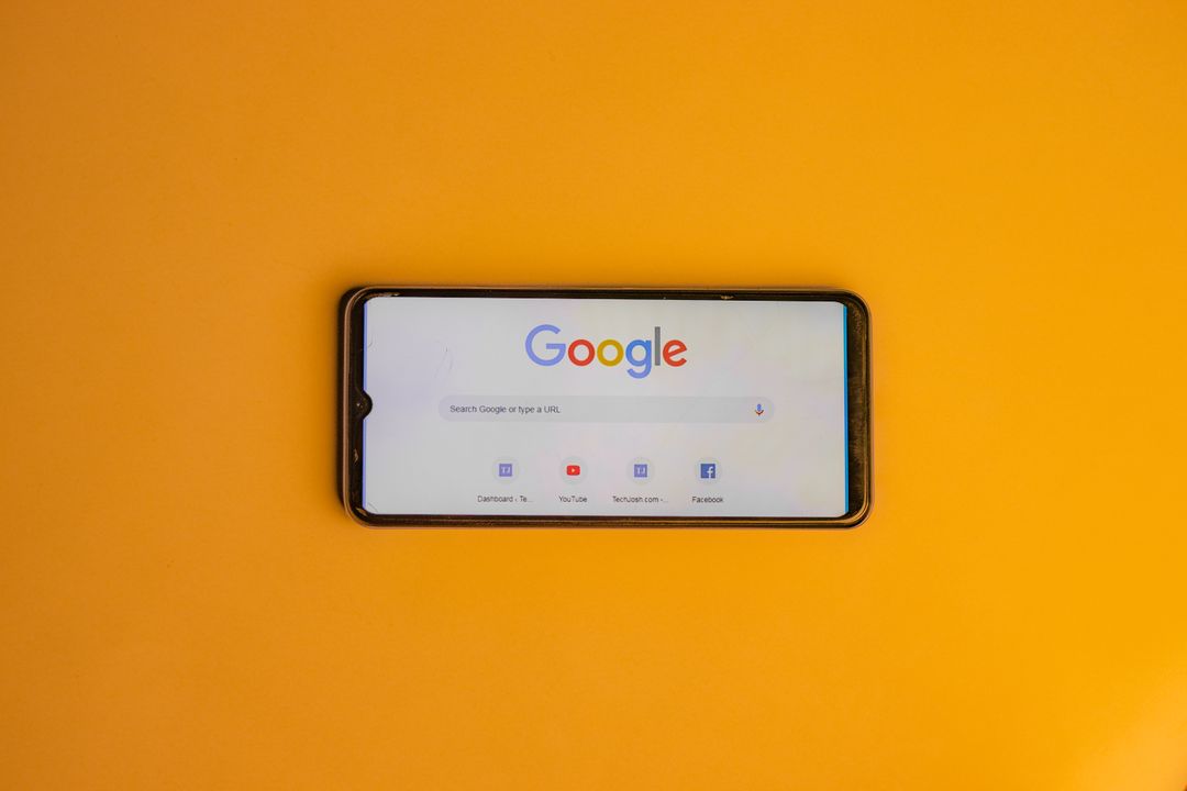 google display ads - Diagram of the Google Display Network showing websites, apps, YouTube, and audience signals