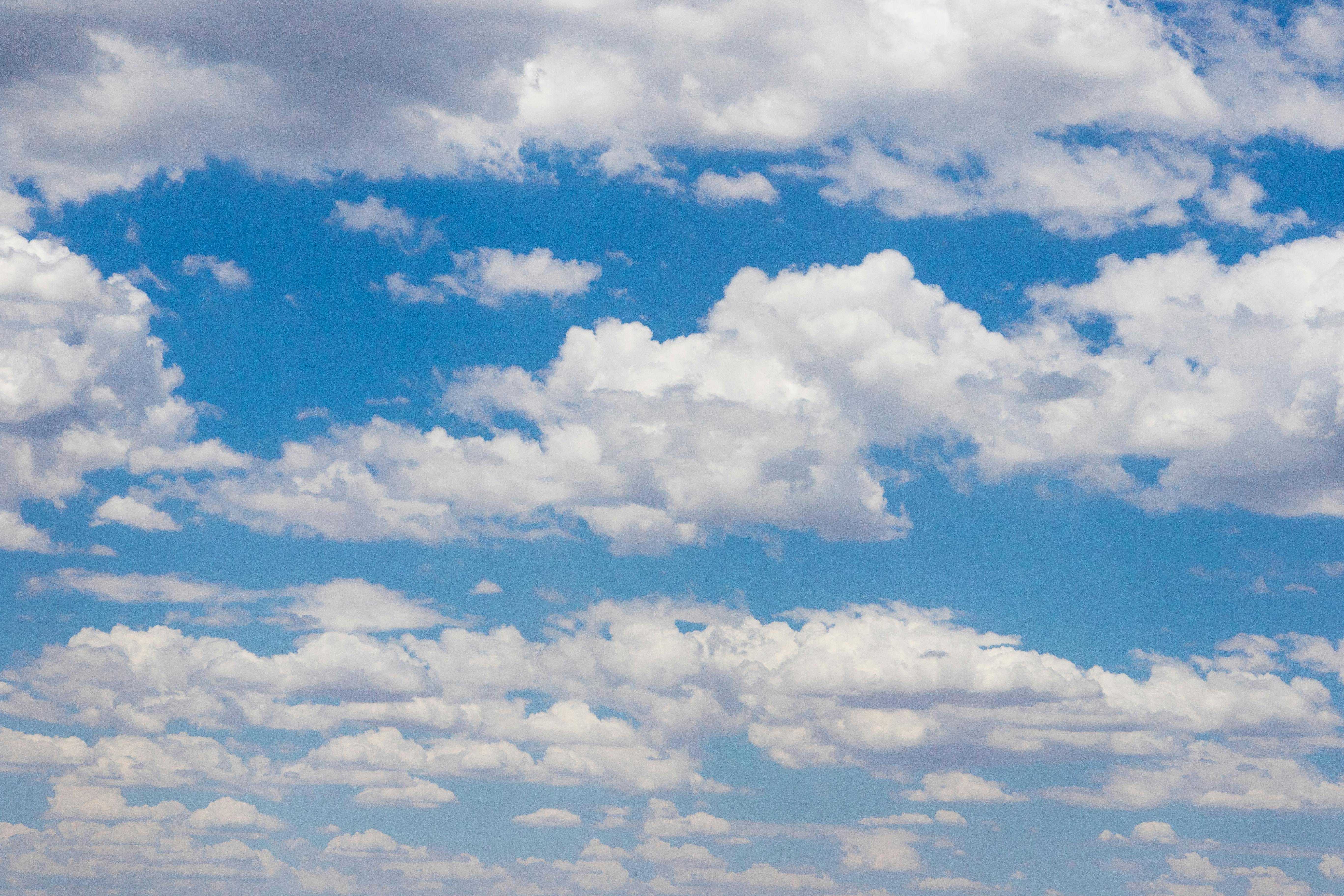 Foto gratuita di cielo, cielo azzurro, cielo coperto