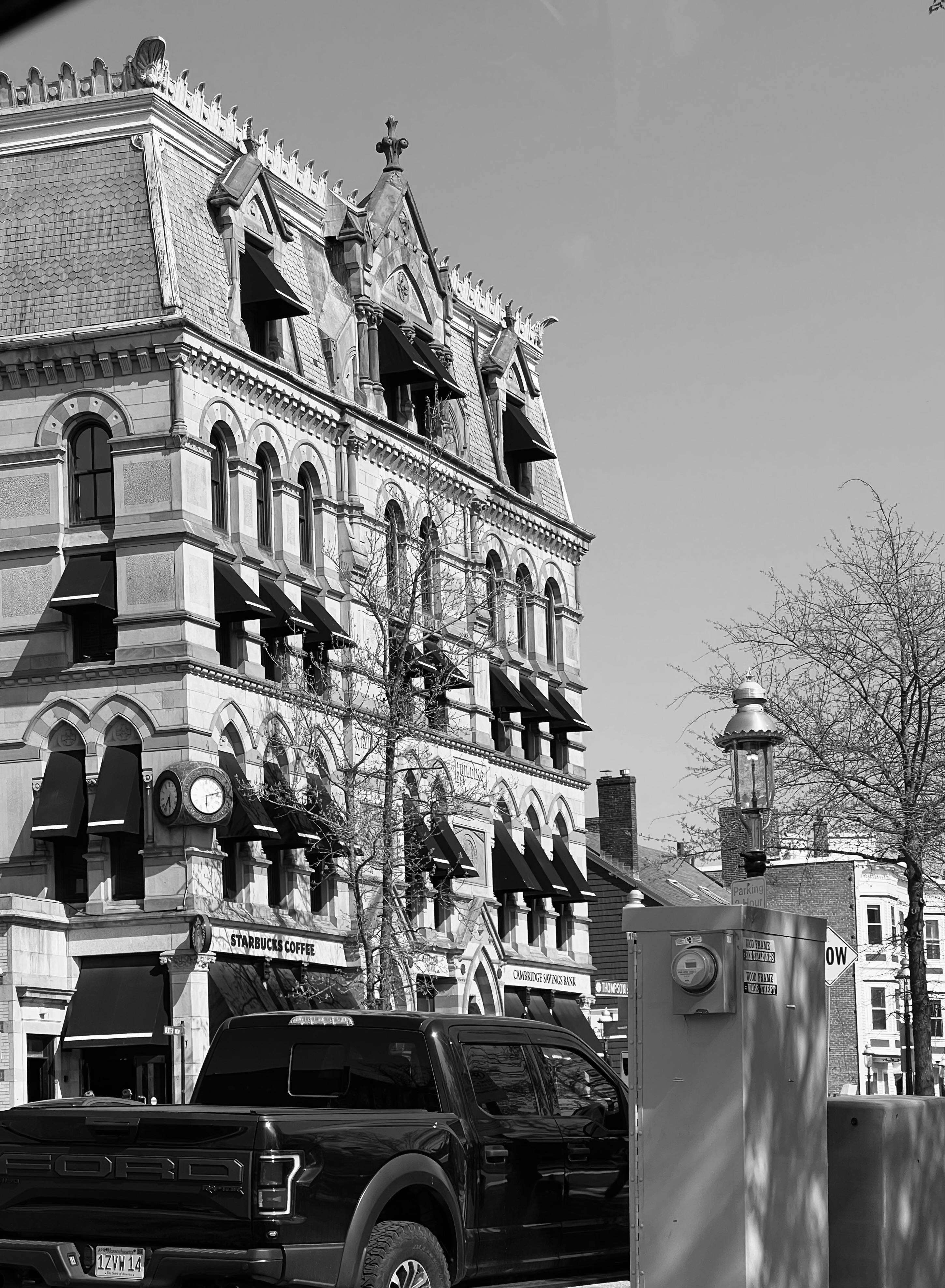 Pickup Car and Building behind · Free Stock Photo