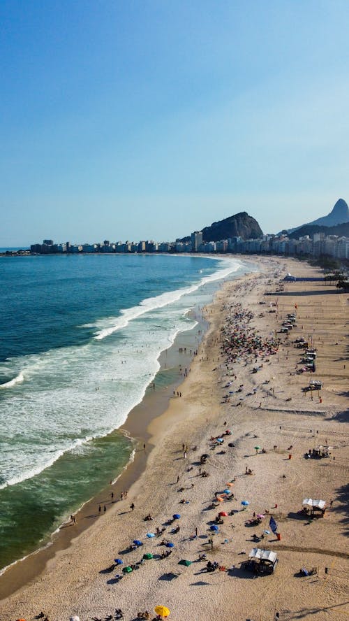 Brezilya, copacabana, deniz kıyısında içeren Ücretsiz stok fotoğraf