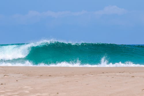Бесплатное стоковое фото с волна, море, морской пейзаж