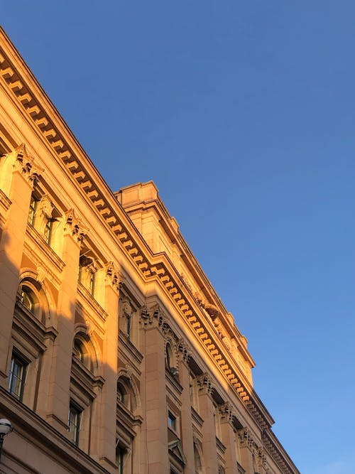 Immagine gratuita di architettura neoclassica, cielo azzurro, facciata
