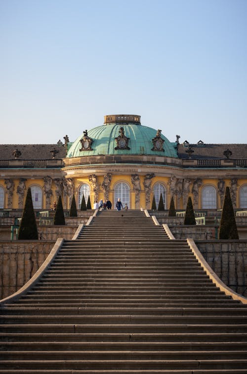 The steps leading up to a building with a dome