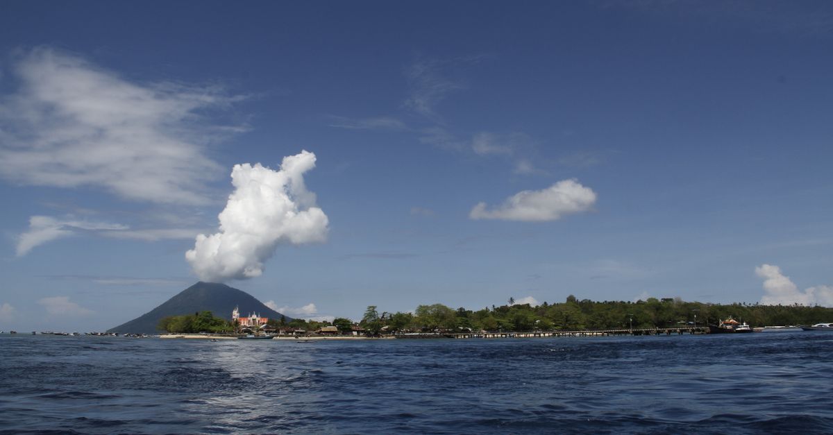 Anak Krakatau Eruption Grounds Flights Across Indonesian Airports