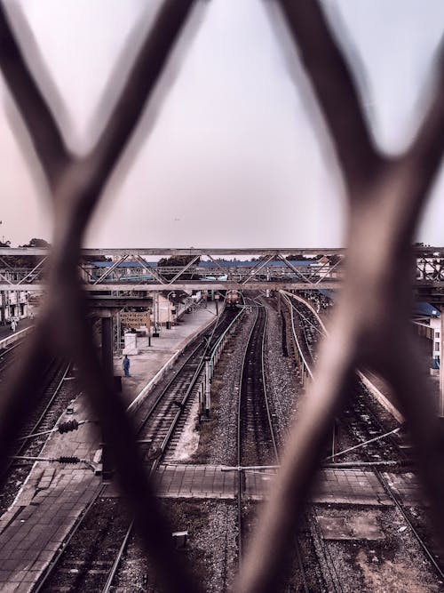 Fotobanka s bezplatnými fotkami na tému denné svetlo, exteriéry, koľaje