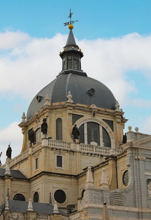 Foto stok gratis agama, almudena, Katedral
